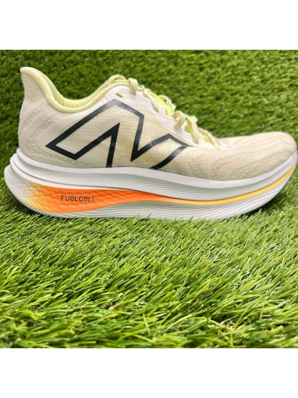 New Balance FuelCell SuperComp Trainer v2 Womens Size 9 Beige Shoes Sneakers